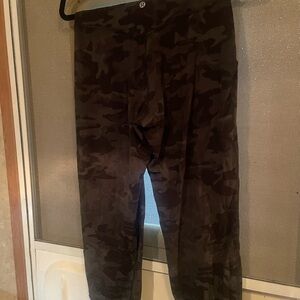 lululemon athletica Men's Camouflage Joggers - Dark Gray